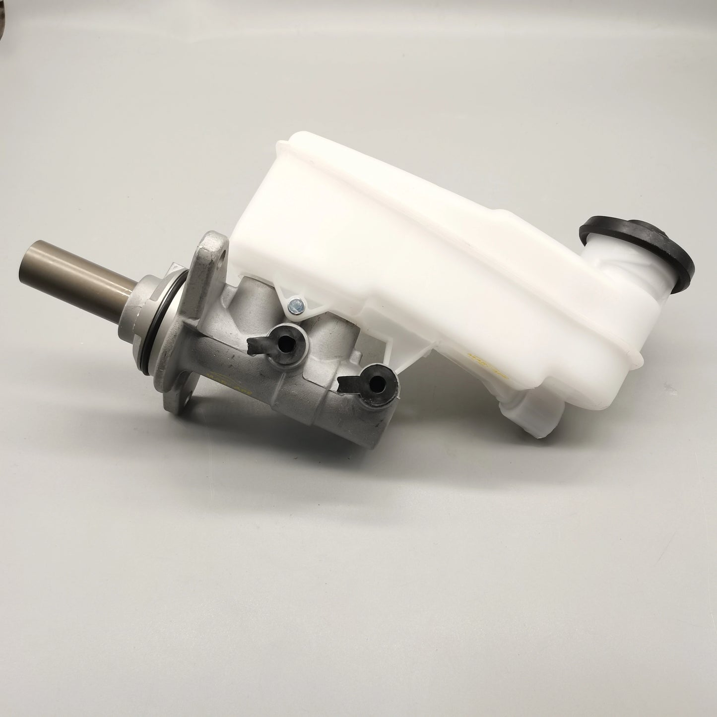 BOMBA DE FRENO 1GD-2GD - HILUX REVO - INCLINADO